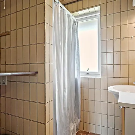2 Bedroom In Prázdninový dům Hvide Sande