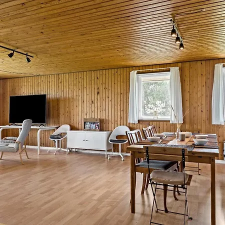 2 Bedroom In * Hvide Sande